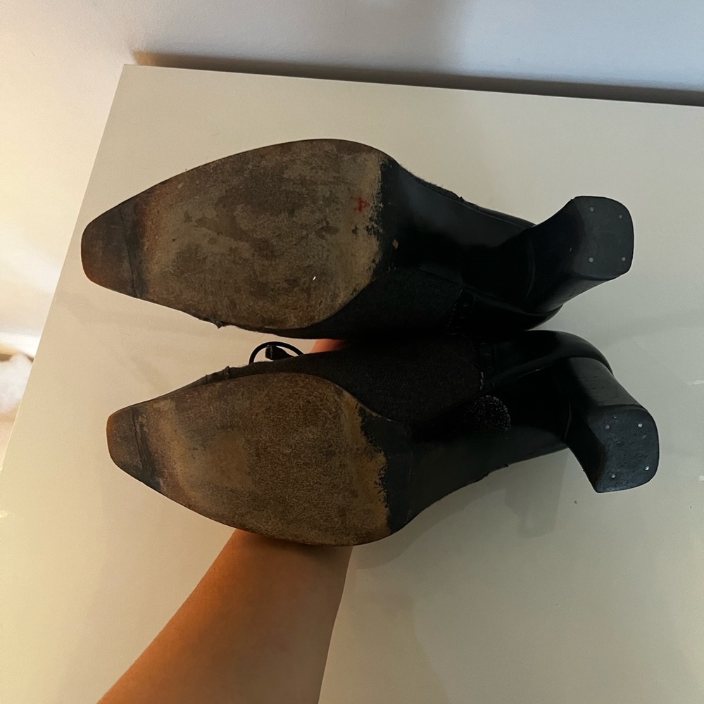 Stuart Weitzman lace up heeled oxfords - Picture 4 of 4